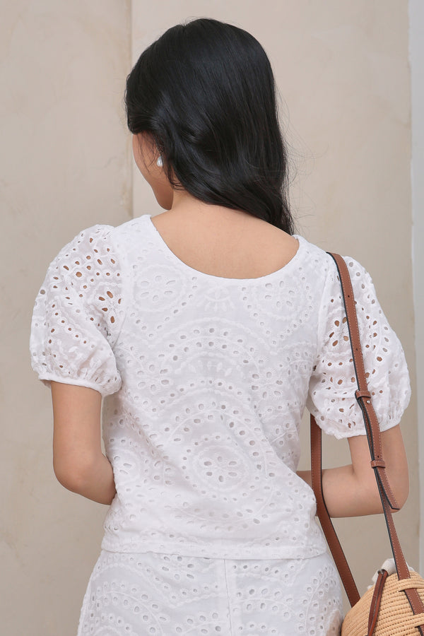 【LOULOUSEOUL】Stripe Ribbon Eyelet Top (White) Stripe Ribbon Eyelet Top (Pink) - 감도 깊은 취향 셀렉트샵 29CM
