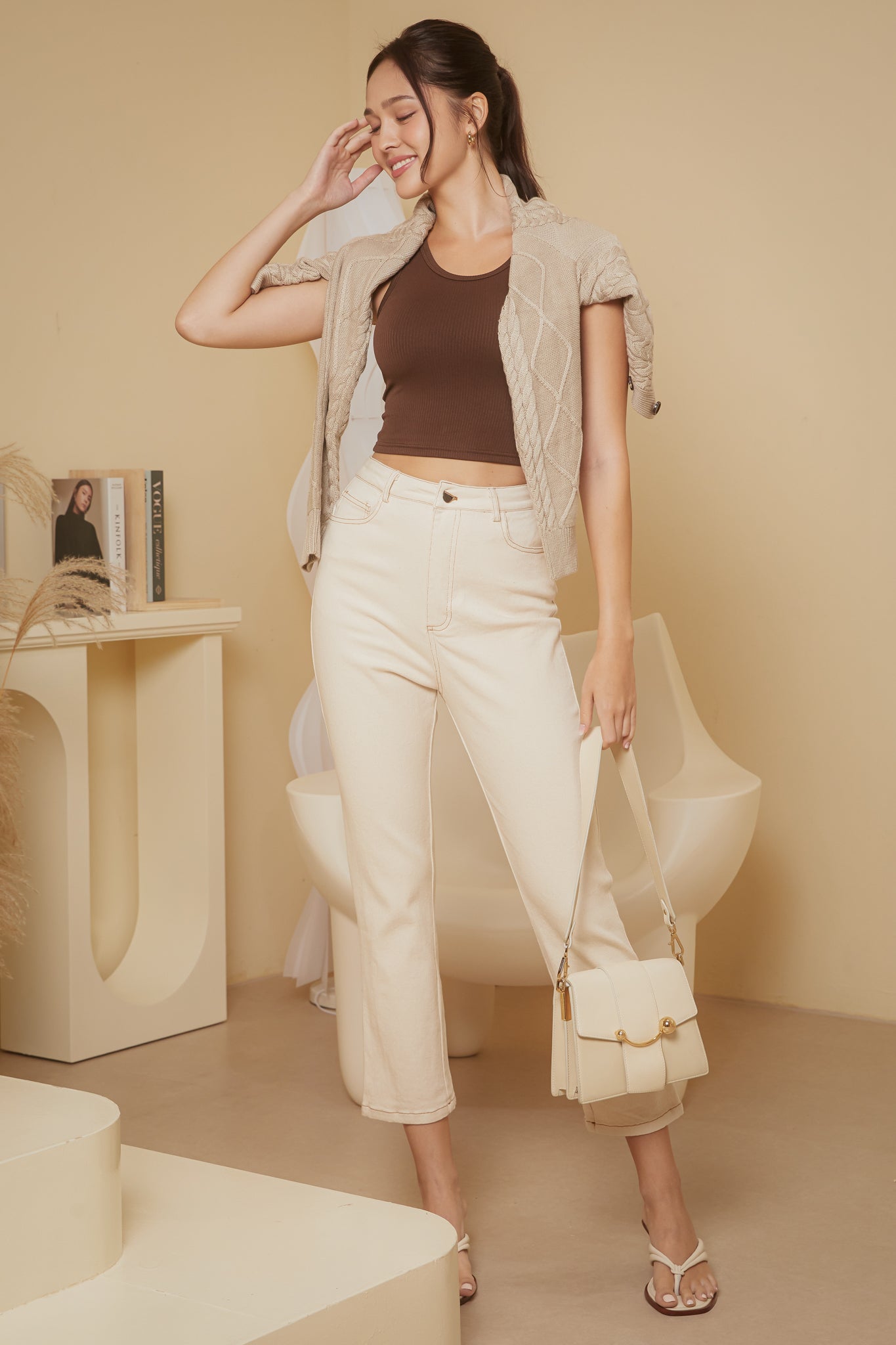 Standard Barrel High-Waisted Jeans in Cream