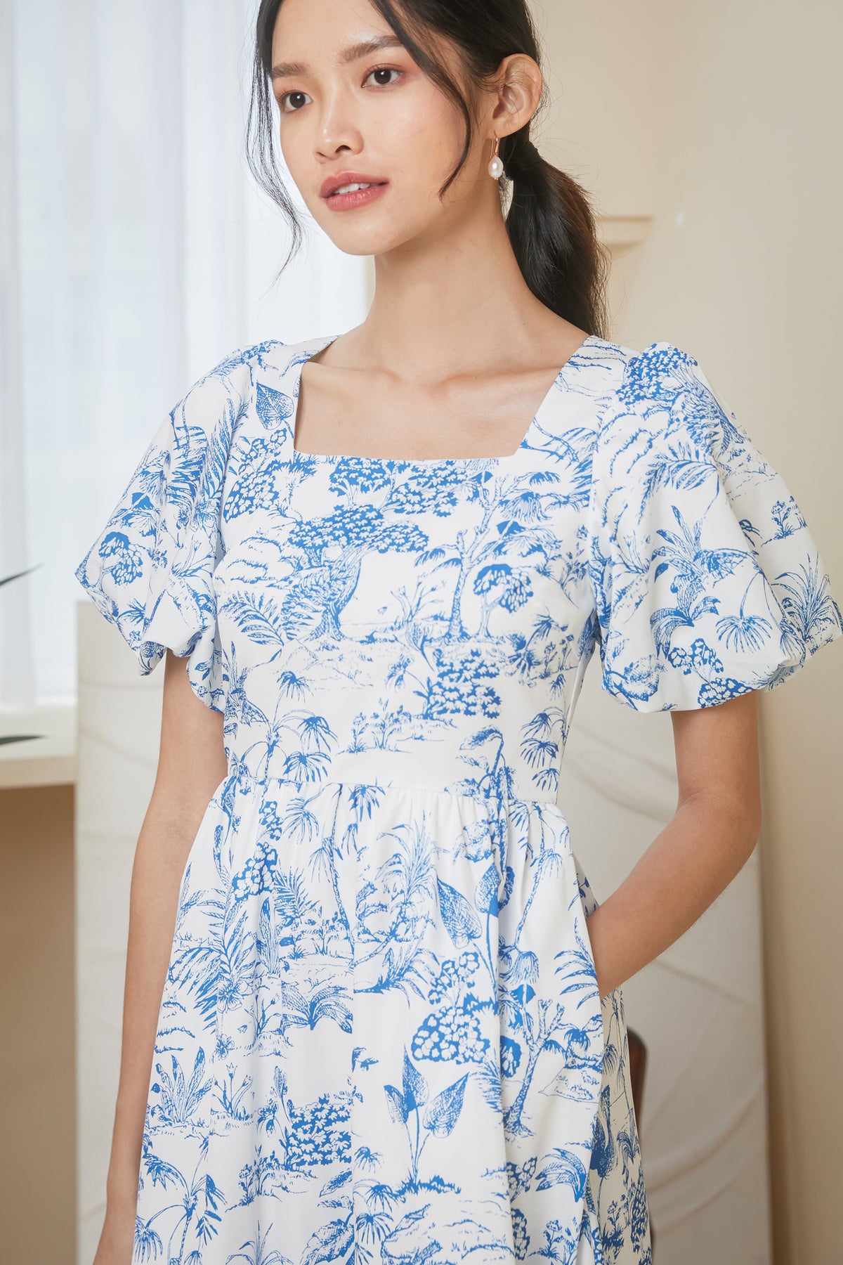Plantation Pouf Sleeves Drophem Dress in White Blue