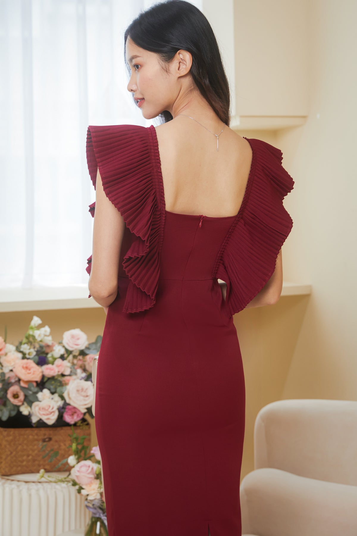 Ruffles Pleated Sleeves Dress in Wine