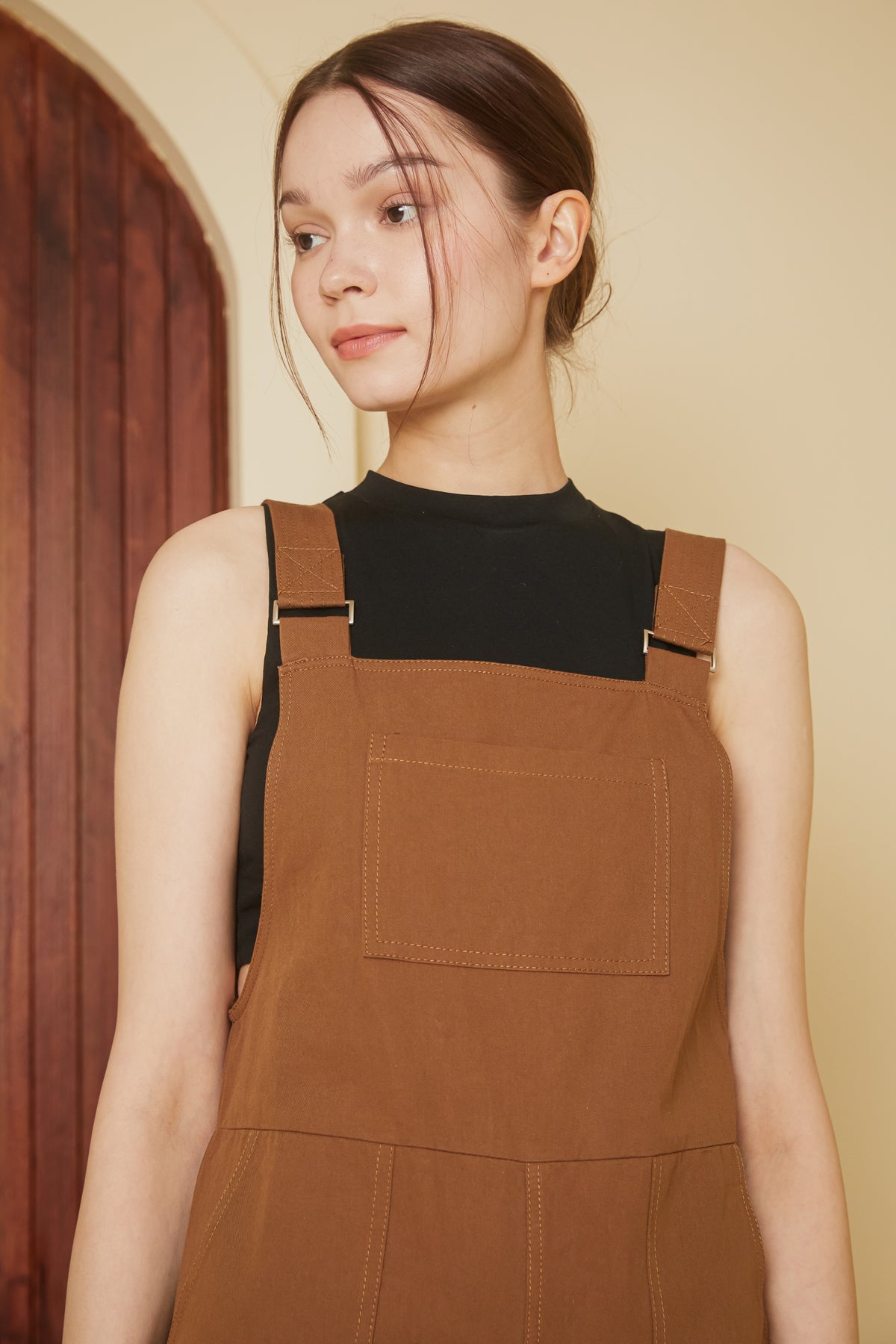 Cropped Muscle Tank in Black