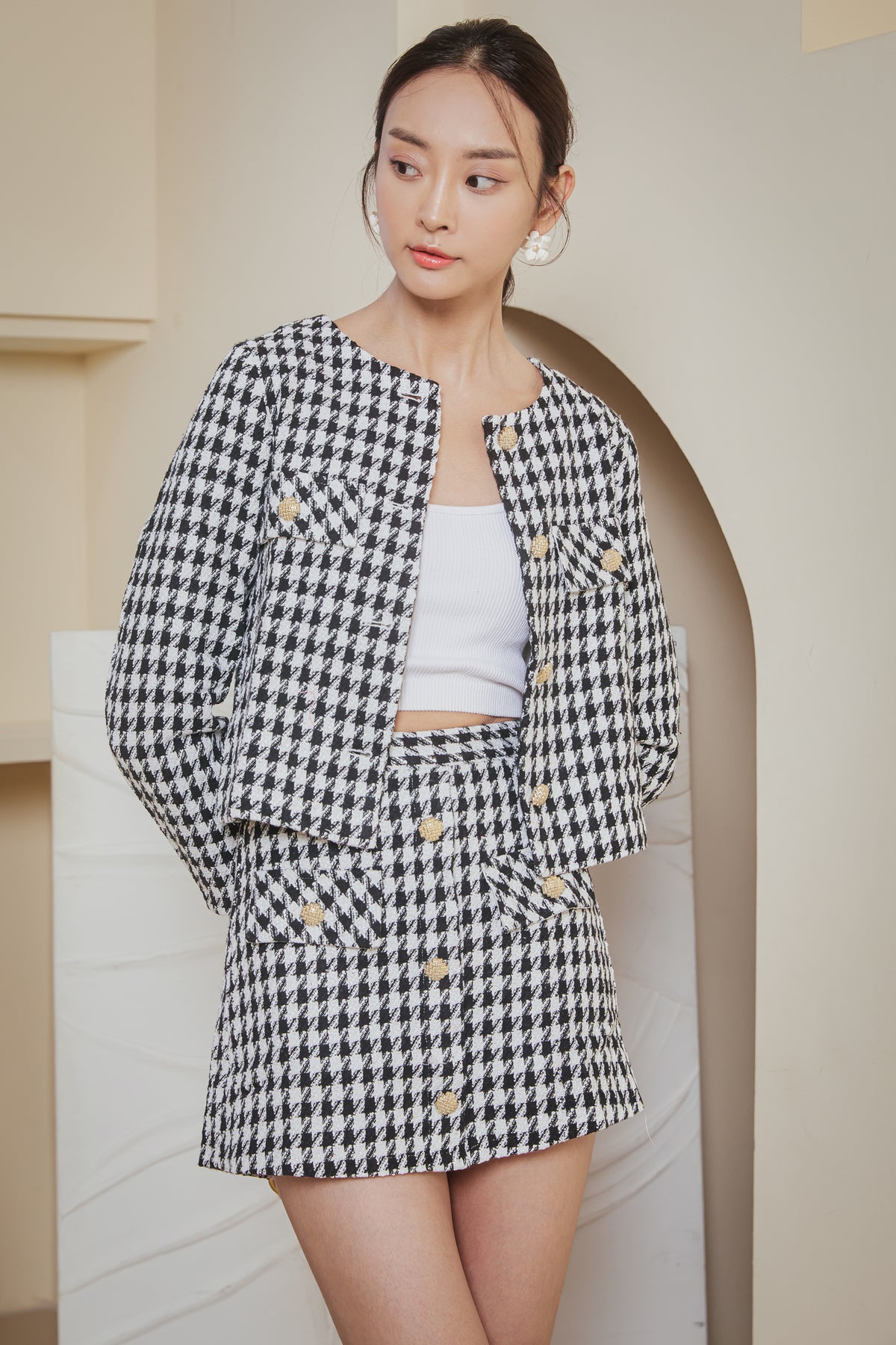 In Vogue Tweed Houndstooth Jacket in Black