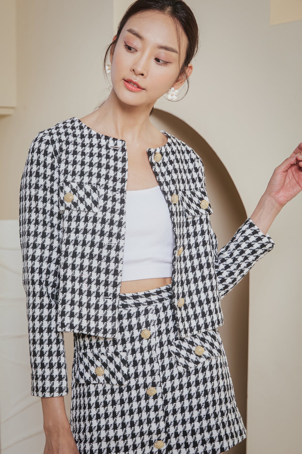 In Vogue Tweed Houndstooth Jacket in Black