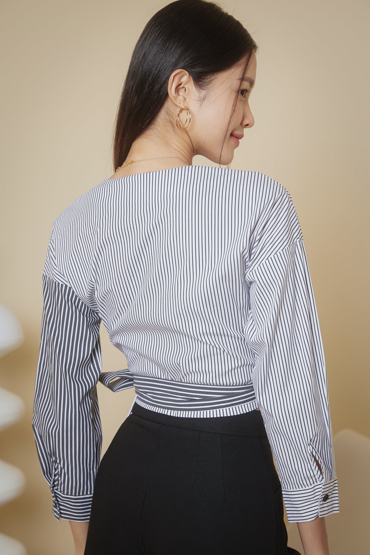 Duo-Tone Striped Sleeved Wrap Top in Black