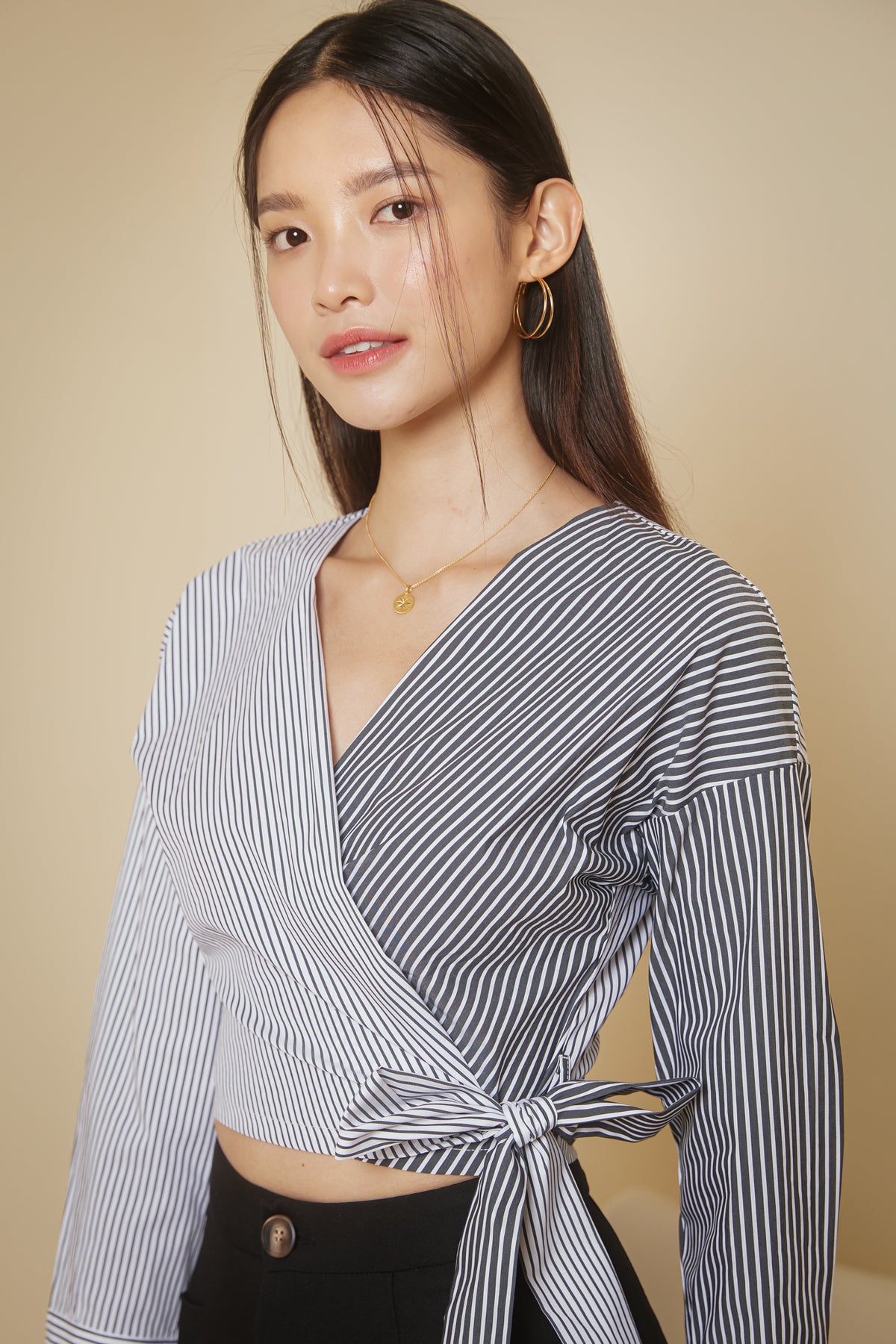 Duo-Tone Striped Sleeved Wrap Top in Black
