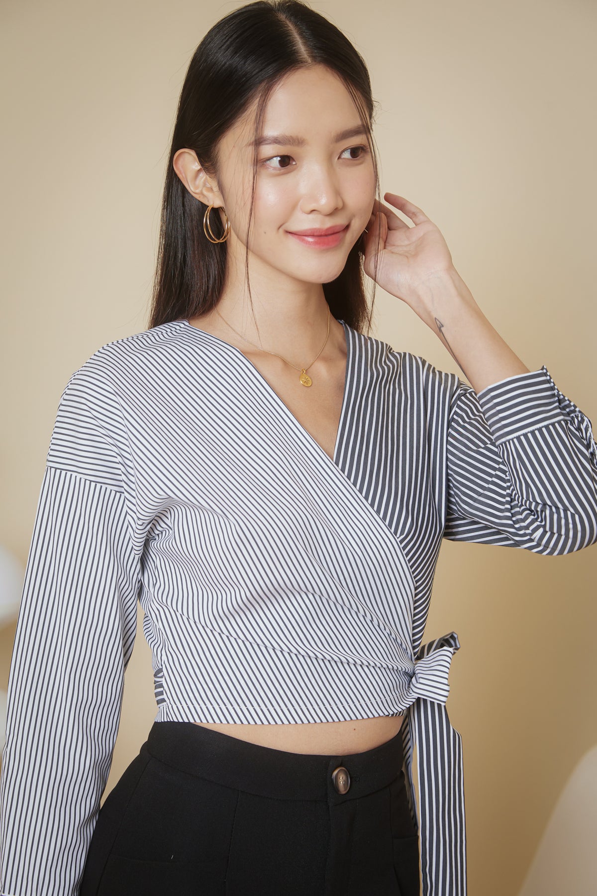 Duo-Tone Striped Sleeved Wrap Top in Black