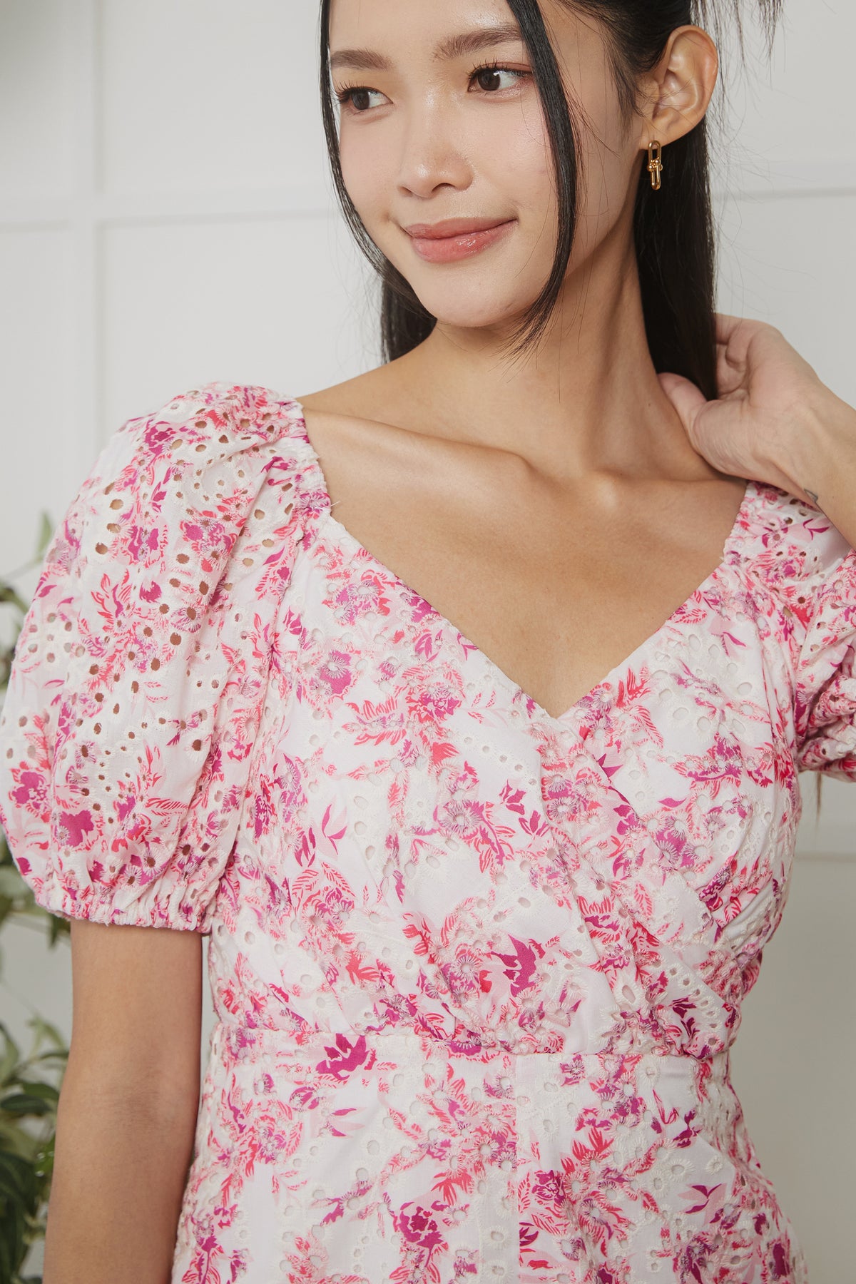 Flowering Lace Pouf Sleeves Romper in Pink