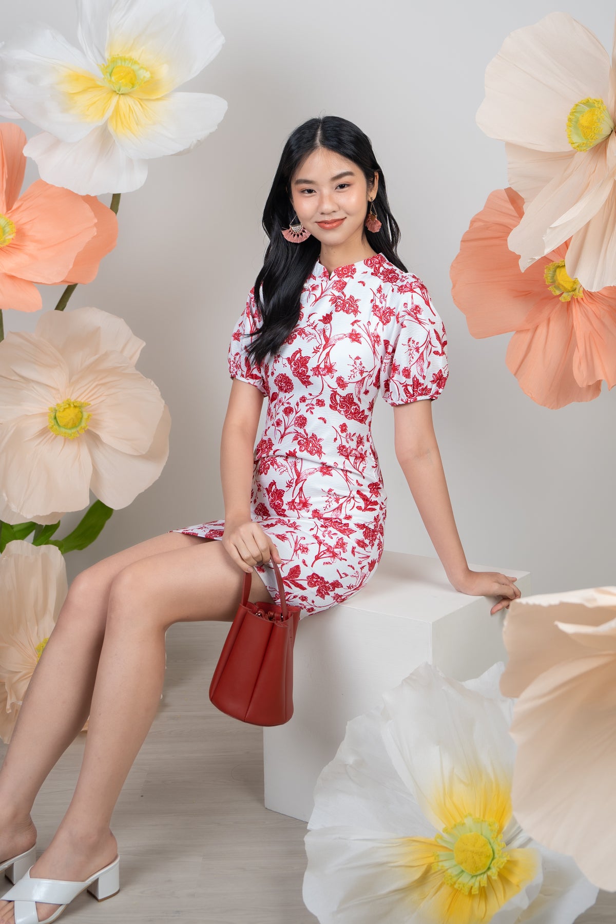 Leah Pearl Pouf Sleeves Cheongsam Dress in Red Floral