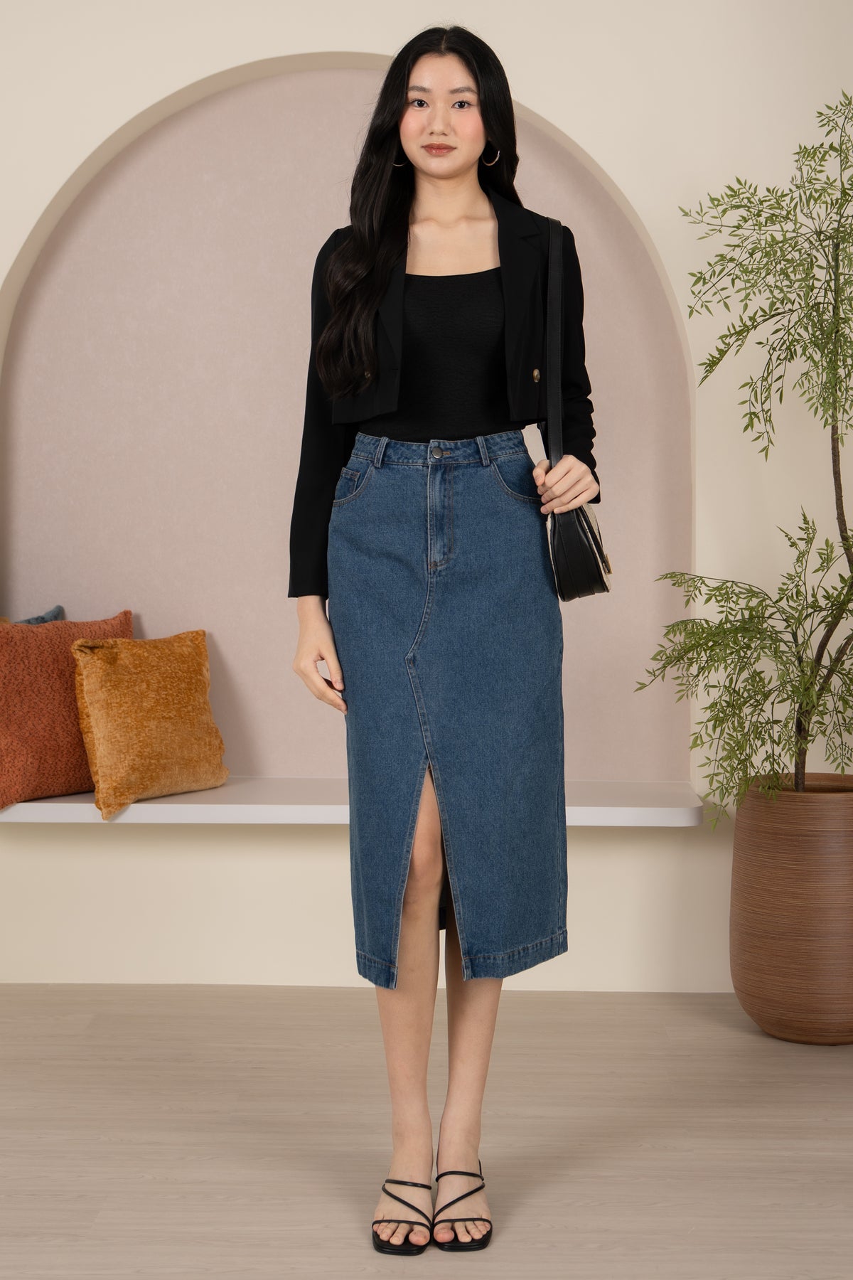 Ava Cropped Blazer in Black