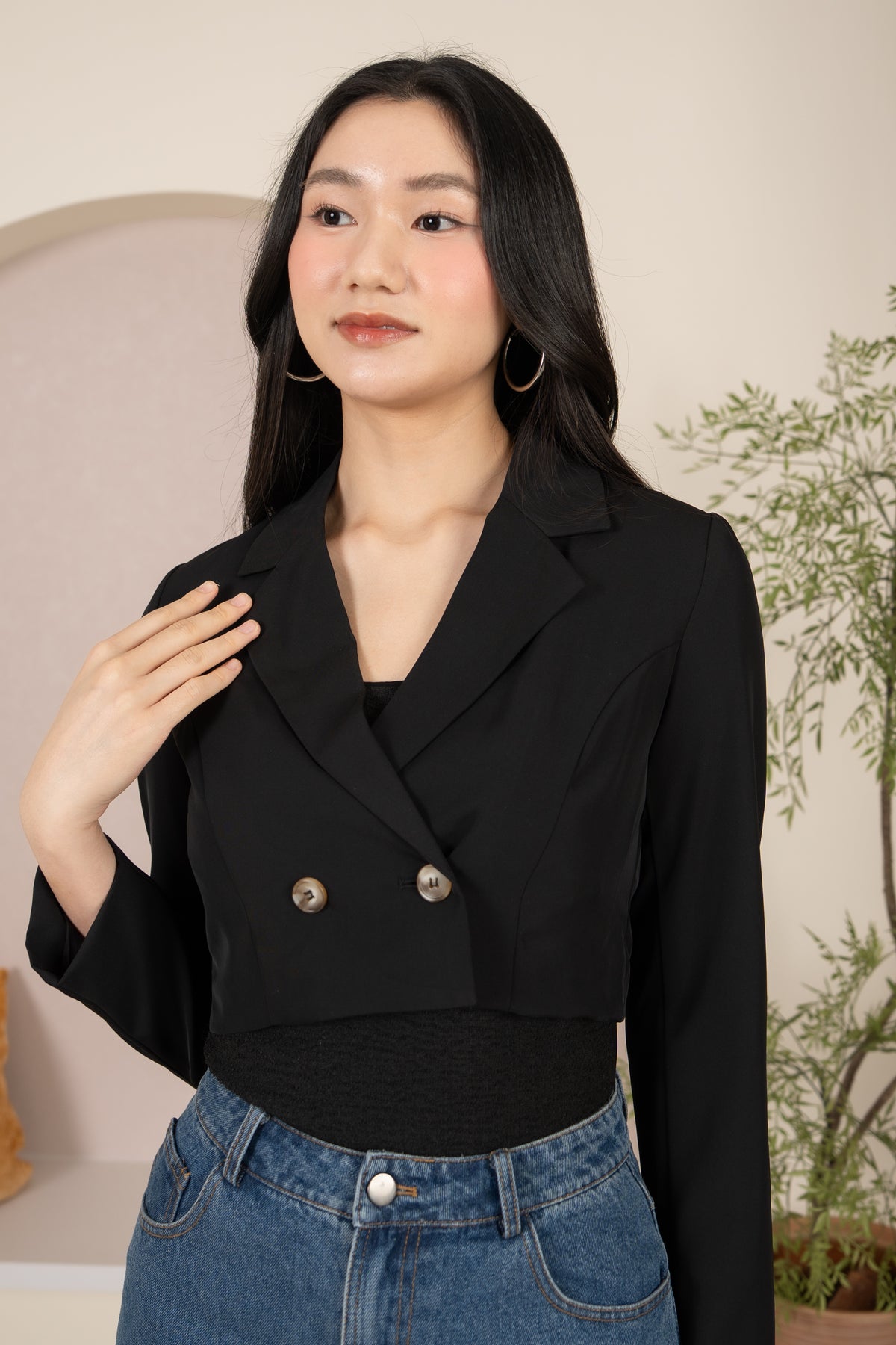 Ava Cropped Blazer in Black