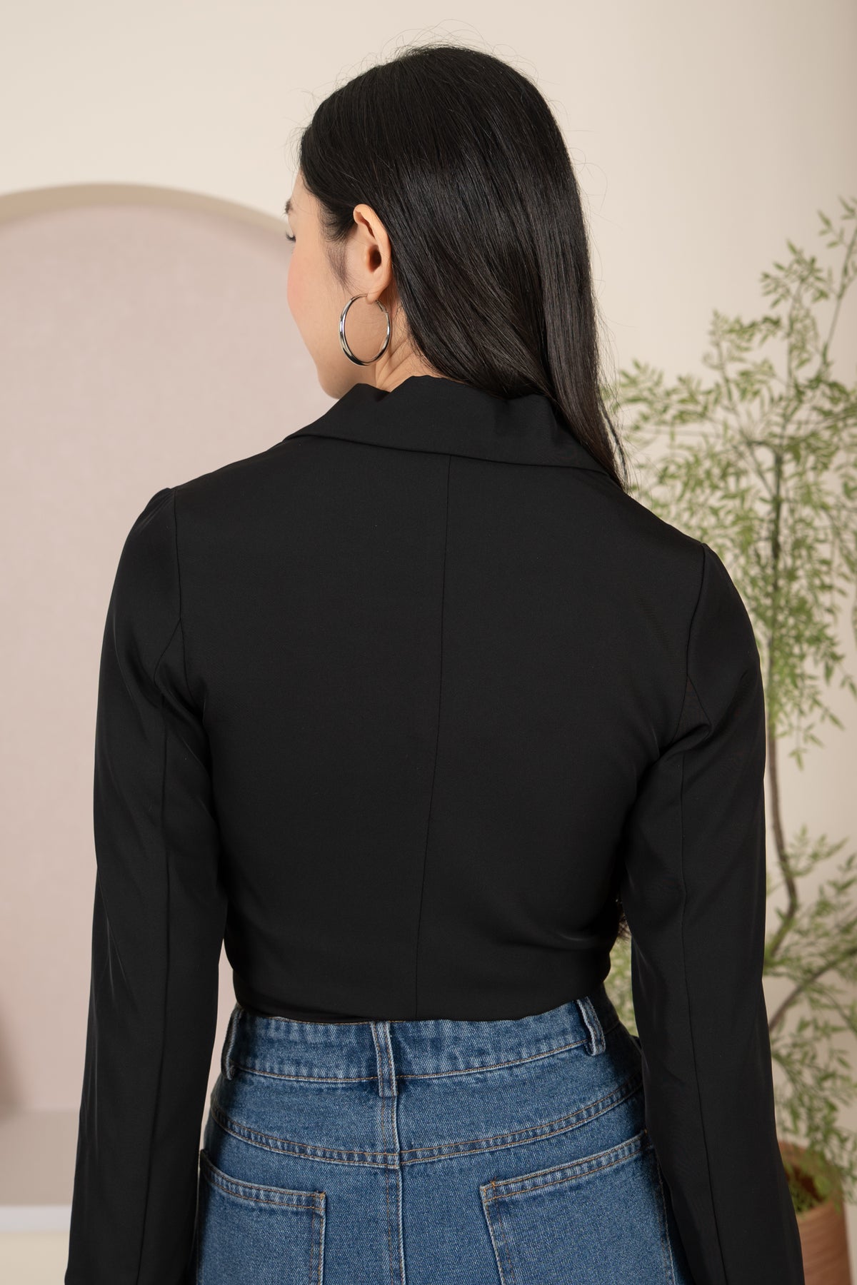 Ava Cropped Blazer in Black