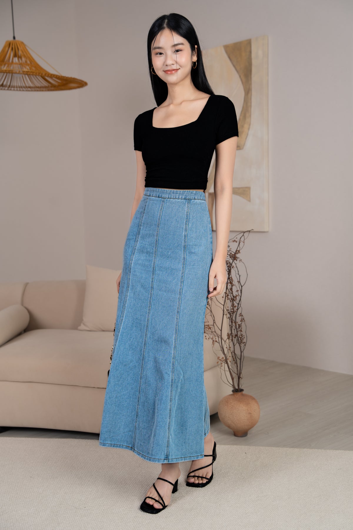 Scoop-Back Ribbed Cropped Top in Black
