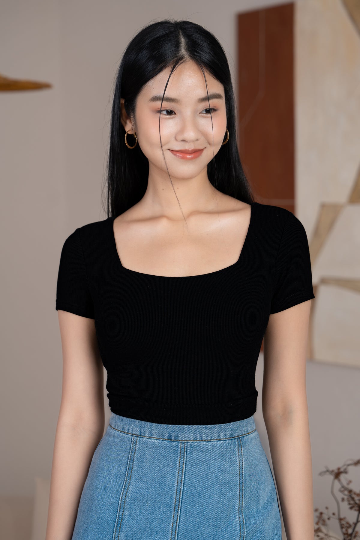 Scoop-Back Ribbed Cropped Top in Black