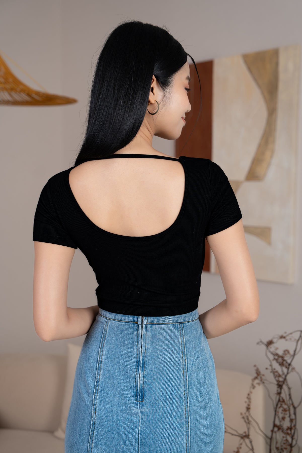 Scoop-Back Ribbed Cropped Top in Black