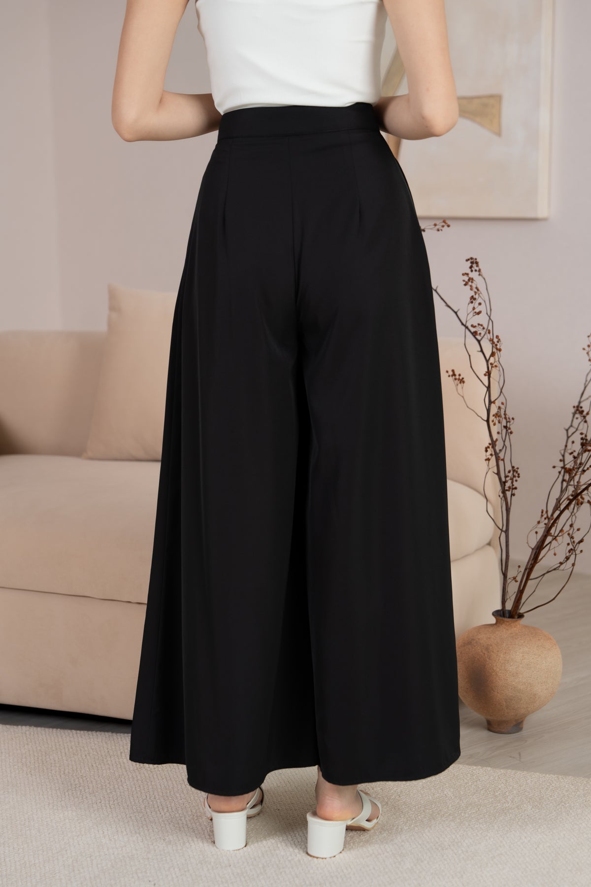 Serene Sleek Palazzo Pants in Black