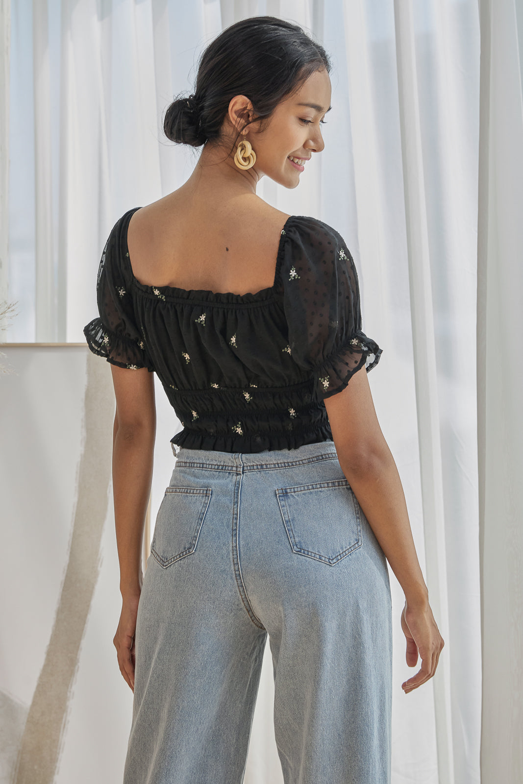 Wide-Leg Denim Jeans in Light Wash