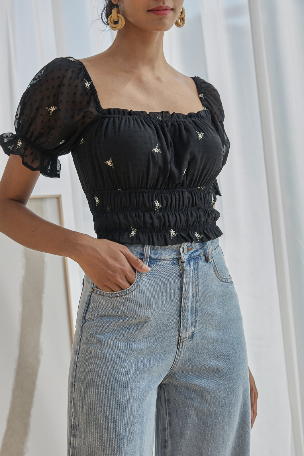 Wide-Leg Denim Jeans in Light Wash