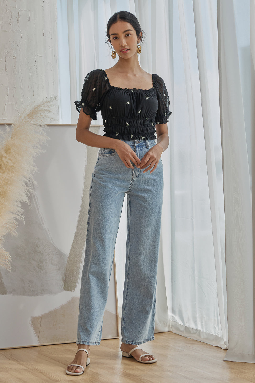Wide-Leg Denim Jeans in Light Wash