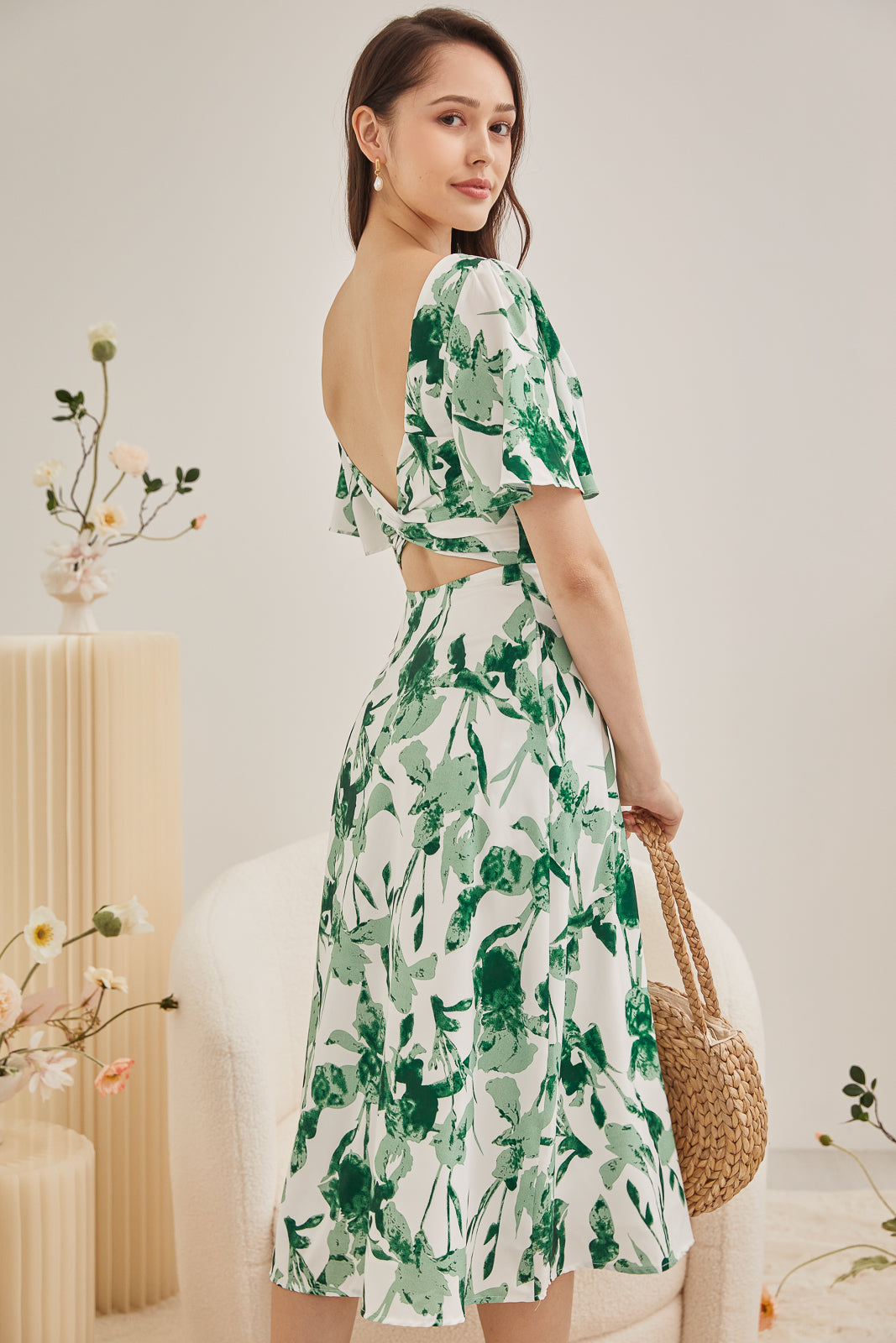 Foliage Twist-Back Flutter Sleeves Dress in Green
