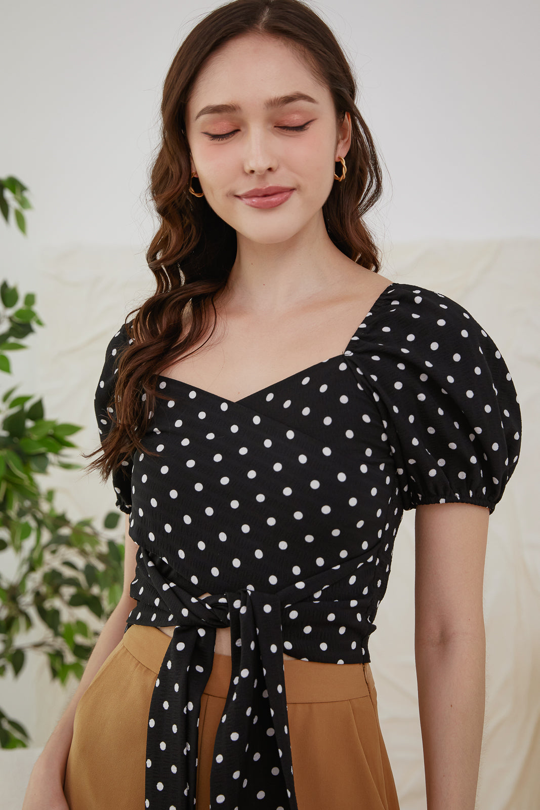 Ingrid Puff Sleeves Wrap Top in Black Polkadots